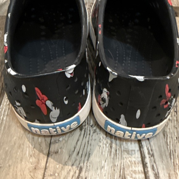 Disney x Native Minnie Mouse Black Slip On Sneaker Shoe Womens Size 7 Casual - Picture 3 of 10
